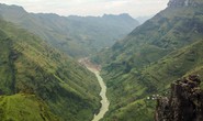 Tẩy chay trò khoe thân ở điểm du lịch