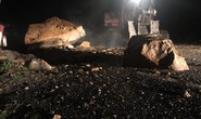 Khắc phục đá rơi lấp đèo Khánh Lê