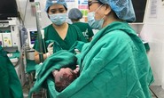 Trị vô sinh bằng nội soi nong vòi tử cung, sản phụ sinh con trai 3,7 kg