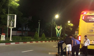 Xe khách giường nằm tông xe máy văng 30 m, 2 nữ sinh viên thương vong