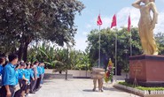 Cán bộ Công đoàn TP HCM về nguồn viếng liệt sĩ Võ Thị Sáu