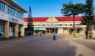 Nữ nhân viên hợp đồng trẻ đẹp liên tục làm lãnh đạo phòng ban