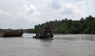 Chìm tàu chở 1.300 tấn than đá dưới kênh Chợ Gạo