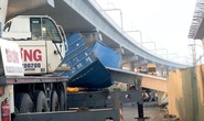TP HCM: Xe container kéo sập cầu bộ hành trước cổng Suối Tiên