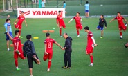 Cận cảnh đội tuyển Việt Nam vui vẻ tập luyện trước tái đấu Thái Lan