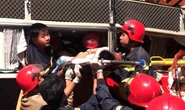 Xe giường nằm tông đuôi xe tải, 20 cảnh sát giải cứu 3 hành khách bị thương nặng mắc kẹt