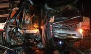 Tai nạn kinh hoàng, xe container tông trực diện xe khách chở 20 người
