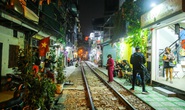 Cà phê đường tàu ở Khâm Thiên: Ngày đóng cửa, tối sáng đèn