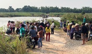 Chính quyền địa phương cấm đò vô cảm, người dân liều mình lội sông chết đuối thương tâm