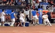 Clip: Quang Hải tiếc nuối không kịp vào sân ở những giây cuối cùng của trận chung kết