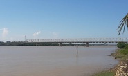 Người đàn ông vừa ly hôn nhảy cầu tự tử trước sự bàng hoàng của nhiều người