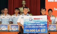 Trao 10.000 lá cờ Tổ quốc cho quân dân Trường Sa đón Tết