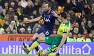 Thoát hiểm nghẹt thở tại Carrow Road, Tottenham lỡ bước vào top 4