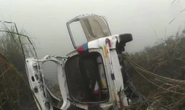 Sương mù dày đặc, xe hơi lao xuống kênh làm 6 người chết