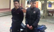 2 thanh niên chơi ngông châm ngòi ném pháo nổ vào cổng công an huyện