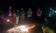 6 học sinh chết và mất tích: Tiếng khóc xé lòng bên bờ biển