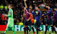 Ronaldo gọi, Messi trả lời với dấu giày trong 4 bàn của Barcelona