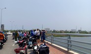 Nghi người đàn ông bỏ lại xe máy rồi nhảy cầu Tiên Sơn tự tử