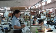 Công nhân may giật gấu vá vai