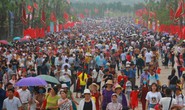 Hàng vạn du khách đổ về Đền Hùng trước ngày giỗ tổ