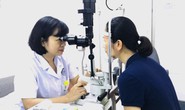 Nữ sinh 16 tuổi suýt mù vì dụi côn trùng bay vào mắt