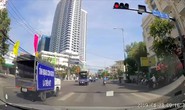 Phản cảm với đoàn xe tuyên truyền an toàn giao thông lại vượt đèn đỏ
