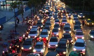 TP HCM: Dòng người nườm nượp đi sớm đặt chỗ chờ bắn pháo hoa