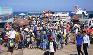 Bất chấp nắng nóng dòng người vẫn đổ về đảo Lý Sơn để giải nhiệt
