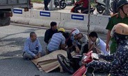 Người cha khóc thét khi thấy con trai tử vong sau tai nạn giao thông