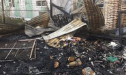 Cháy lớn kho phế liệu, nhân viên ngân hàng tháo chạy ra ngoài