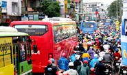 TP HCM: Hết lội nước, ngàn người tiếp tục bơ phờ bởi kẹt xe sau mưa lớn