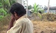 CLIP: Người đàn ông khóc nghẹn khi được Báo Người Lao Động tặng nhà nhân ái