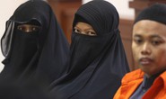 Mẹ ôm con nổ bom liều chết để tử vì đạo