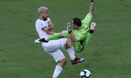 Argentina thua sốc: Đừng trách Messi