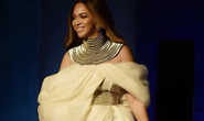 Siêu sao Beyonce mặc đầm của nhà thiết kế trẻ Việt
