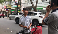 Xử lý đối tượng đánh giày chặt chém khách đến... 330.000 đồng/đôi!