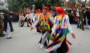 Hà Nội: Biểu diễn múa dân gian Con đĩ đánh bồng trong lễ hội đường phố