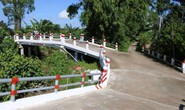 Ông Năm mê xây cầu từ thiện