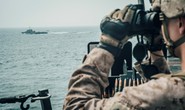 Hải quân Anh hộ tống tàu hàng qua eo biển Hormuz