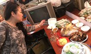NSND Hồng Vân nghẹn ngào nhớ cố nghệ sĩ hài Anh Vũ