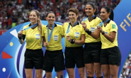 Tổ trọng tài nữ bắt Siêu cúp châu Âu, UEFA nhận gạch đá