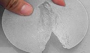 Nổ túi ngực khi đi máy bay: Bác sĩ lý giải sự thật bất ngờ