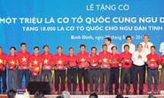 Thủ tướng trao cờ Tổ quốc cho ngư dân Bình Định