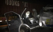 Xe khách tông xe container gặp sự cố, 16 người bị thương