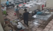 Clip: Nữ nhân viên trạm dừng nghỉ bị thanh niên xăm trổ tạt axit thẳng vào mặt