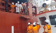 Cứu nạn thuyền viên Philippines bị liệt nửa người trên biển