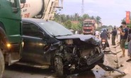 Xe bán tải va chạm xe máy rồi tông xe 7 chỗ, 2 người phụ nữ bị thương