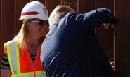 Ông Trump khoe chiên được trứng trên tường biên giới Mỹ-Mexico