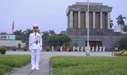 Clip: Hàng ngàn người nghiêm trang dự lễ chào cờ sáng ngày Quốc khánh 2-9 trên Quảng trường Ba Đình