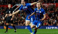 Chân sút 15 tuổi Rochdale suýt đá ghế Solskjaer tại League Cup